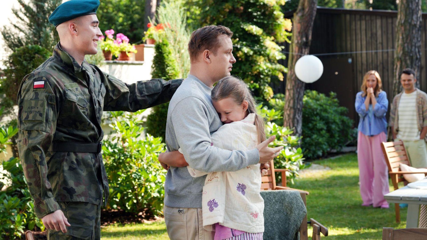 Barwy szczęścia odc. 3319, Hubert (Marek Molak), Staś (Olaf Kaprzyk), Marysia (Nina Szumowska)