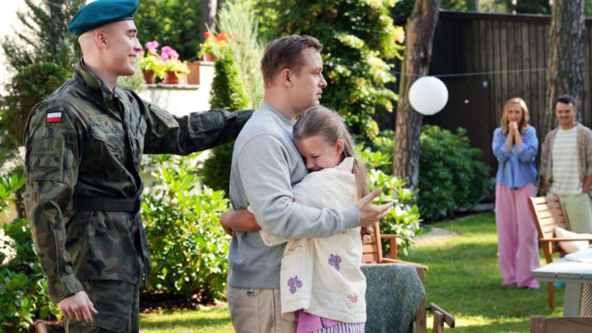 Barwy szczęścia odc. 3319, Hubert (Marek Molak), Staś (Olaf Kaprzyk), Marysia (Nina Szumowska)