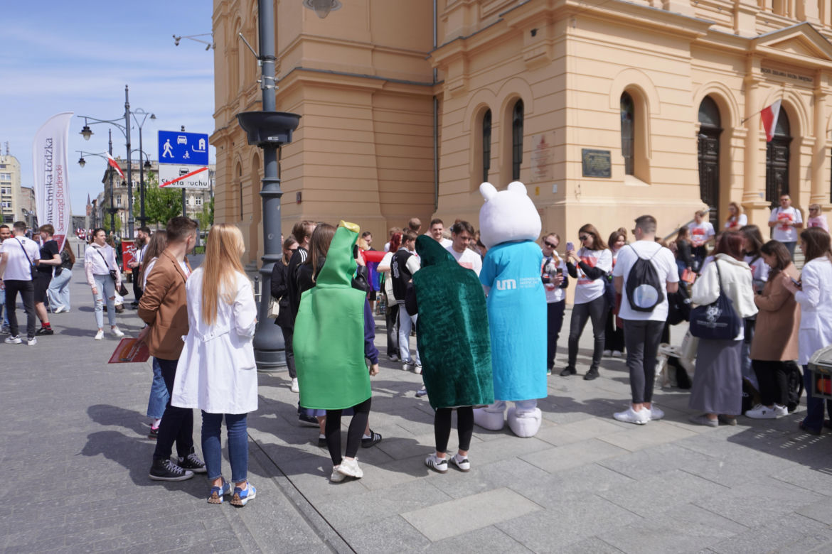 Pochód Juwenaliowy Łódzkich Uczelni. Studenci przejęli Łódź! [ZDJĘCIA]