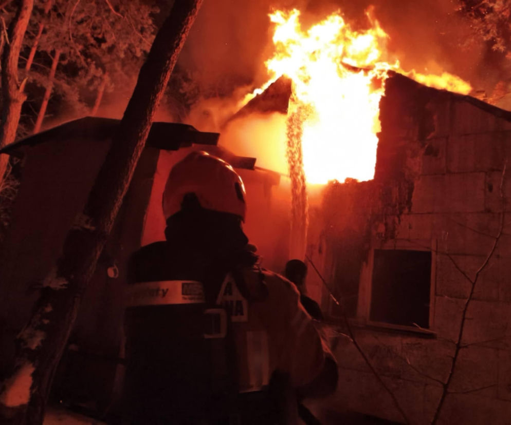 Dramat pod Mińskiem Mazowieckim. Spłonął dom. Rodzina została bez dachu nad głową