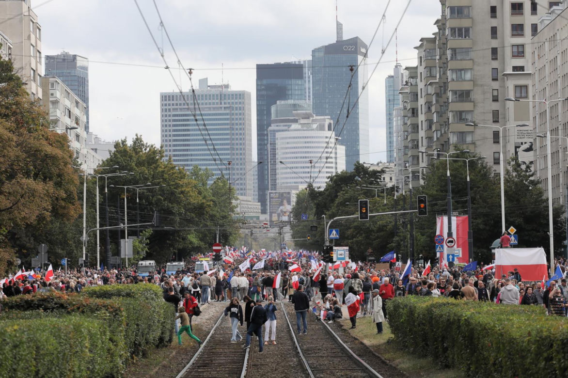 Ruszył Marsz Miliona Serc! Ogromne tłumy Polaków na ulicach Warszawy [ZDJĘCIA]