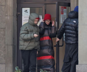 Tomasz Karolak  i Viola Kołakowska na spacerze