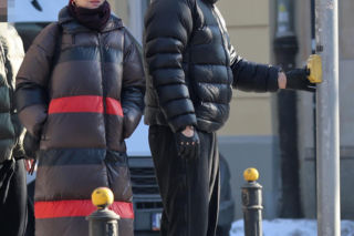 Tomasz Karolak  i Viola Kołakowska na spacerze