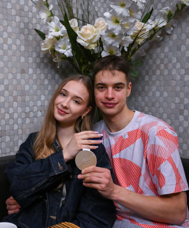 Semirunniy z dziewczyną