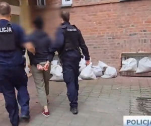 Awantura przed blokiem. 49-latek zginął od ciosów nożem! Para w areszcie
