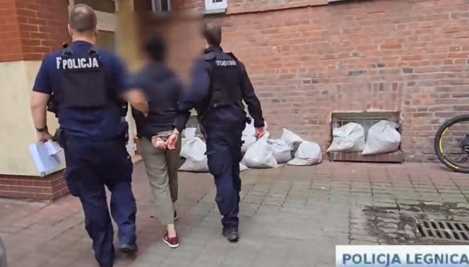 Awantura przed blokiem. 49-latek zginął od ciosów nożem! Para w areszcie