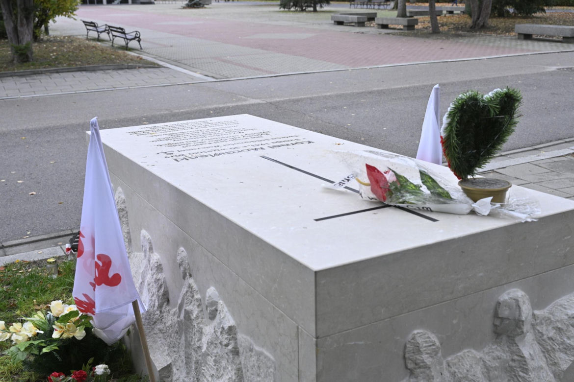Grób Kornela Morawieckiego na  Powązkach Wojskowych