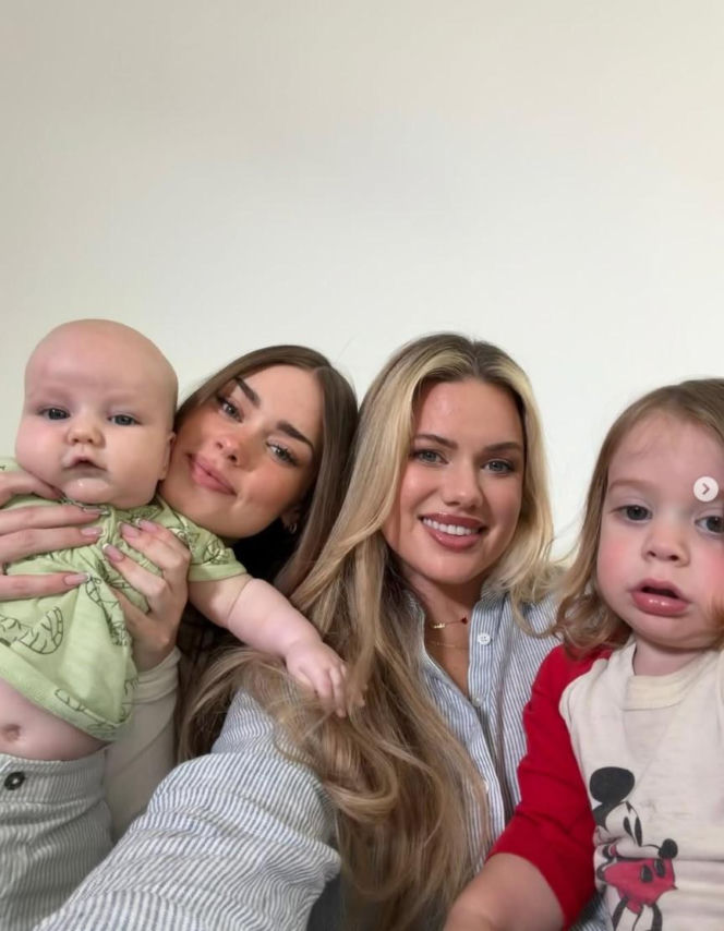 Ma 38 lat i jest babcią. Ludzie myślą, że jest siostrą bliźniaczką swojej córki!