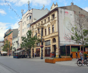 Chcieli obciąć mu palec i przypalać palnikiem! Torturowany 37-latek wyskoczył przez okno