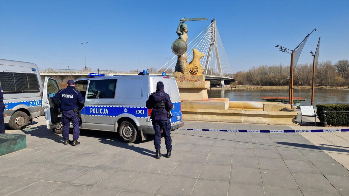 Zniszczyły pomnik Syrenki. Ich odpowiedź szokuje: „Nie chciałyśmy”. Urzędnicy planują czyszczenie monumentu