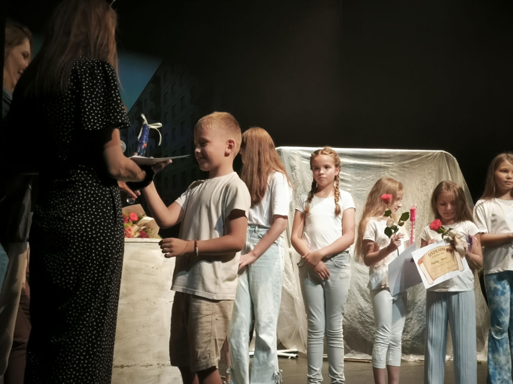 Spektakl na zakończenie warsztatów teatralnych w Teatrze Miejskim w Lesznie 