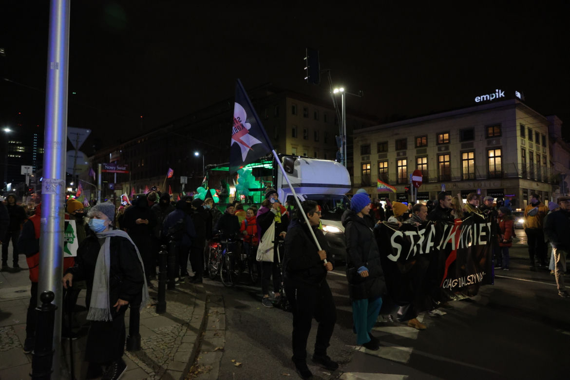 Strajk Kobiet w Warszawie. Tłumy znów wychodzą na ulice