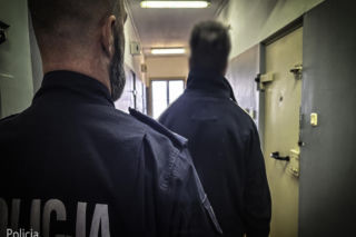 Okradli sklep w Kostrzynie z alkoholu, usłyszeli zarzuty