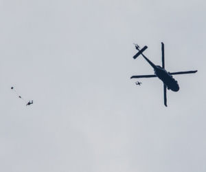 Policyjny black hawk nad Warszawą