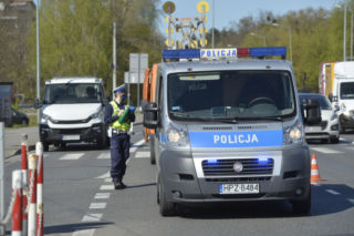 MAKABRA na Mokotowie. Kobieta szła chodnikiem, nagle zmiażdżył ją samochód. Nie żyje