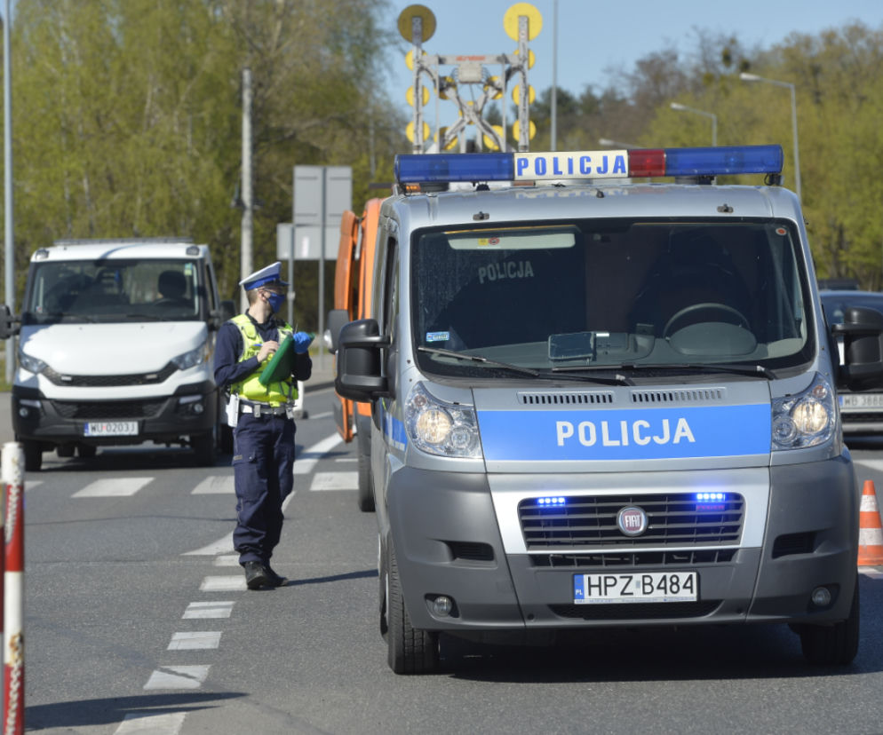 MAKABRA na Mokotowie. Kobieta szła chodnikiem, nagle zmiażdżył ją samochód. Nie żyje