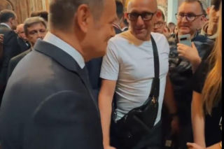 Ludzie spotkali Tuska w Watykanie i się zaczęło! Zaskakujące sceny w kościele tuż przy grobie Jana Pawła II