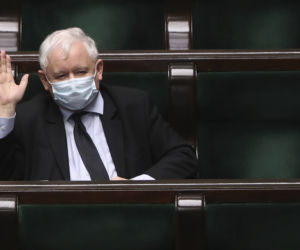  Sejm głosuje a Kaczyński szpera w ...