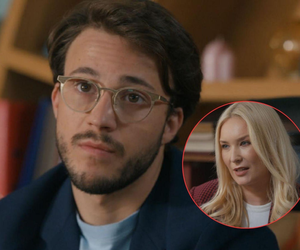 Kajetan grany przez Kubę Dmochowskiego w okularach, z zarostem, wpatruje się w przestrzeń. W tle, w okrągłej ramce, widać zbliżenie na twarz Karoliny (Marta Dąbrowska). Ta scena to część intryg w hotelu, o których przeczytasz więcej na Super Seriale.