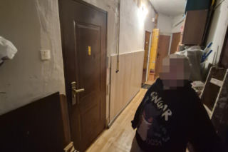 Za tymi drzwiami rozgrywał się dramat. Anna i jej niepełnosprawny partner zamarzli na śmierć