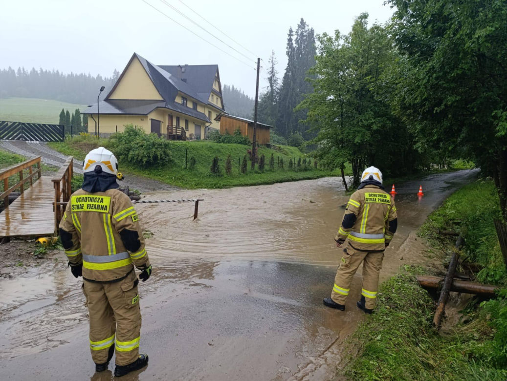 Nawałnice w Małopolsce. Intensywne burze i ulewne deszcze spowodowały podtopienia i wzrost poziomu wód w rzekach