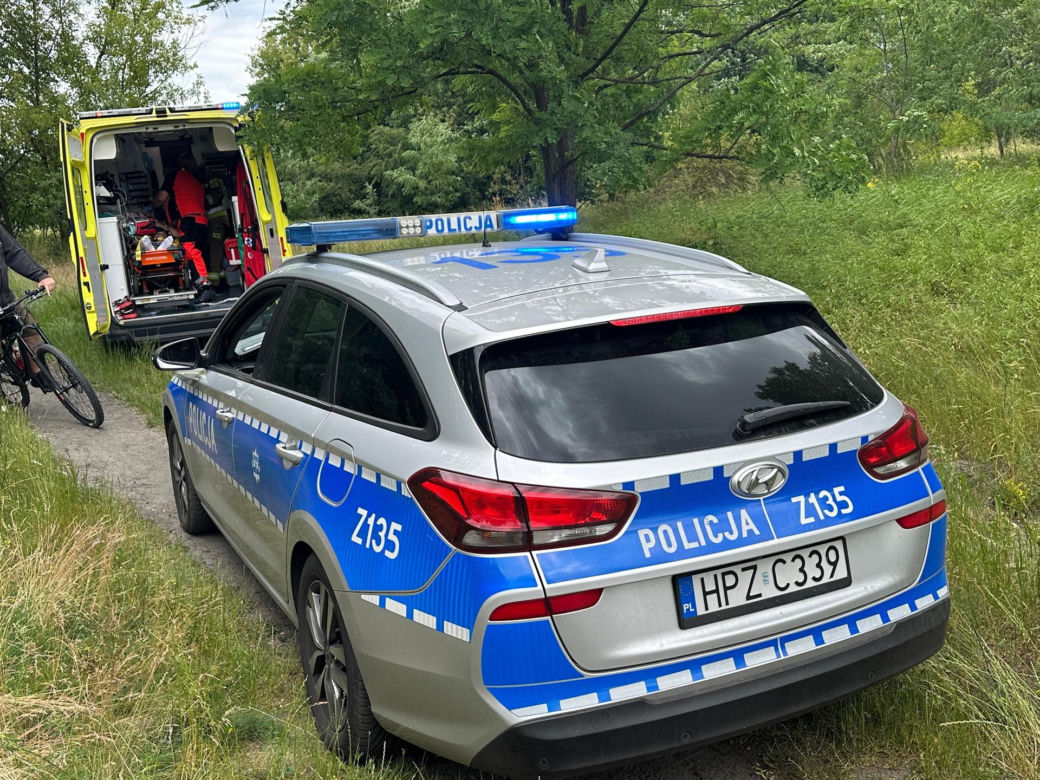 Dramat na Bielanach. Nastolatek wywrócił się na rowerze. W akcji śmigłowiec LPR