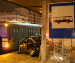 Kierowca wjechał w przystanek Warszawa