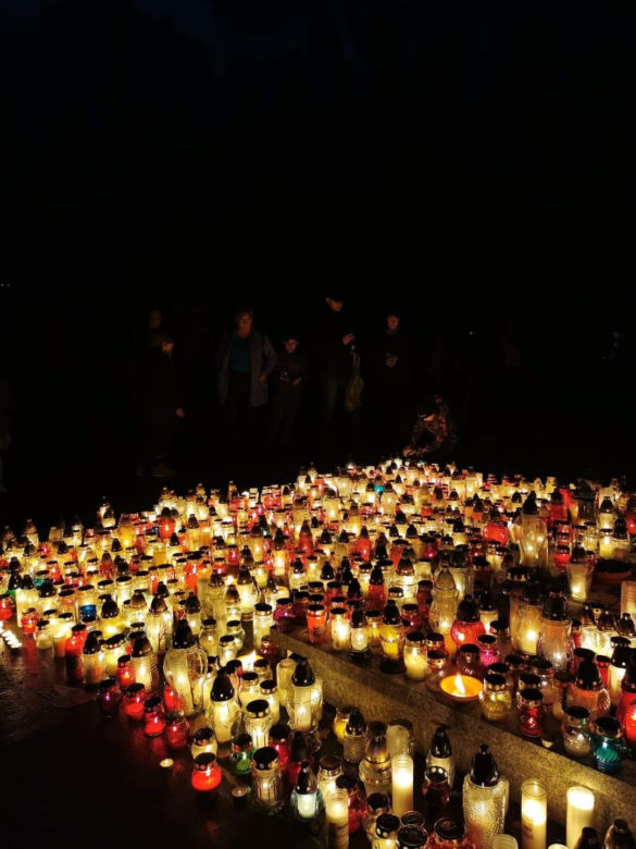 Cmentarz Centralny nocą