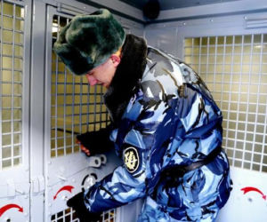 Przestępcy i politrucy w armii Rosji. Nowa strategia Kremla na wojnę