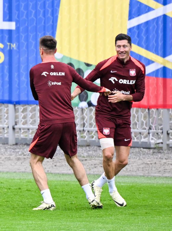 Lewandowski trenuje pełną parą, Zieliński na rowerku