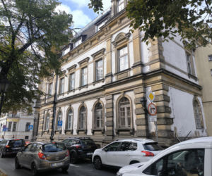 Budynek starej poczty przy deptaku