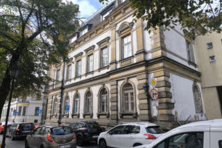 Budynek starej poczty przy deptaku
