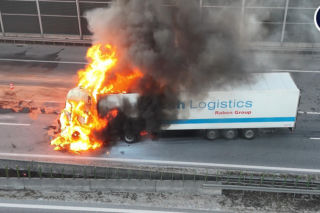 10-kilometrowy korek na A2 pod Warszawą. TIR stanął w płomieniach!
