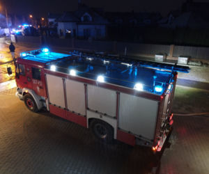 Ogromne kłęby dymu i płomienie. Cztery domy pod Piasecznem uległy uszkodzeniu w pożarze