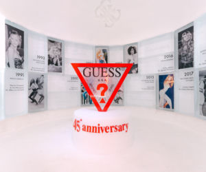 GUESS maluje Alpy na czerwono: zimowe przejęcia powracają