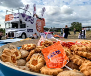 Ekipa Eska Summer City i imprezowy BUS Eski pojawili się na plaży miejskiej ZAGRO Rataje