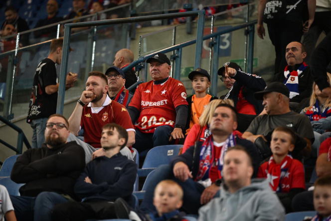 Tak kibice Wisły Kraków bawili się na trybunach. Znajdź się na zdjęciach