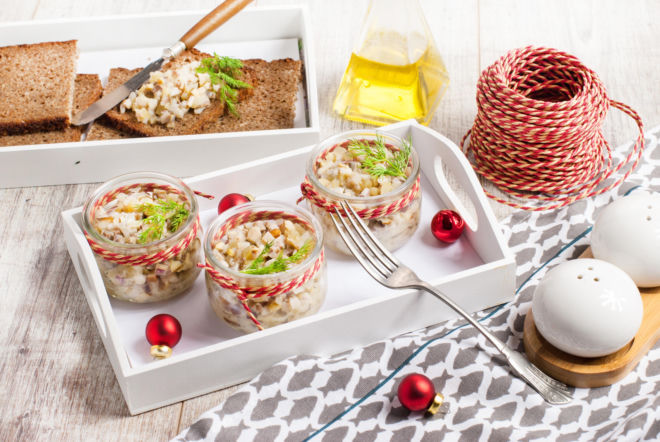 Tatar ze śledzia à la Magda Gessler. Przystawka, która zawsze robi wrażenie