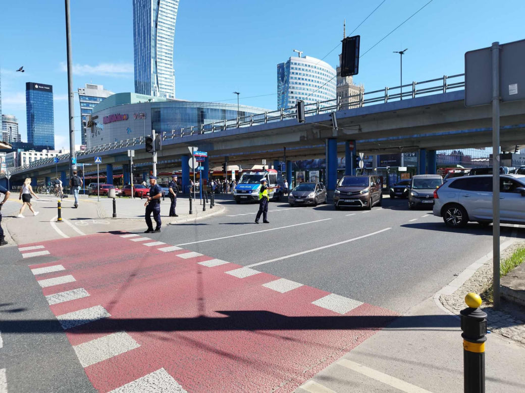 Zamknięte główne ulice w Warszawie. Co się dzieje? Lakoniczny komunikat WTP	