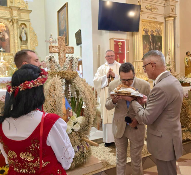 Dożynki 2026. Niezwykły korowód i wieńce pełne symboli. Powiat starachowicki podziękował za plony