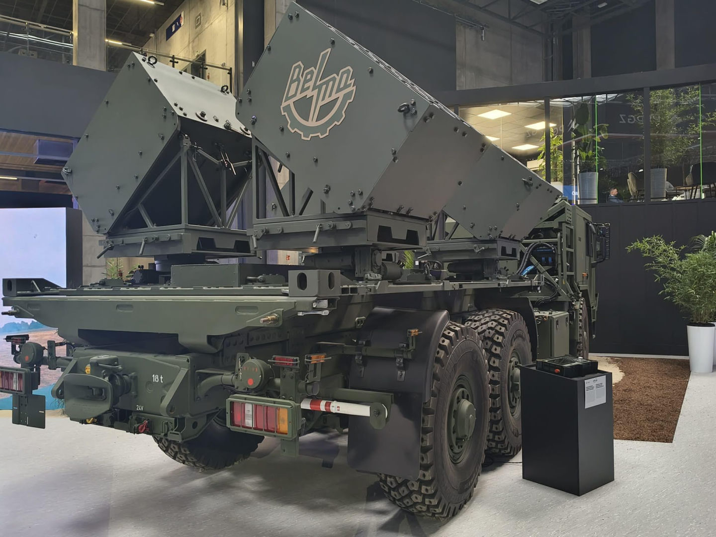 Modułowy System Minowania Narzutowego na podwoziu Tatra. Polski i czeski przemysł zbrojeniowy prezentują wspólny produkt eksportowy