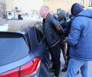 Udawali policjantów i wchodzili do agencji towarzyskich. Dwóch przebierańców w rękach policji