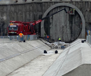 Tarcza przebiła się na drugą stronę. To będzie najdłuższy tunel kolejowy w Polsce