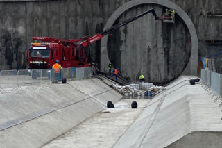 Tarcza przebiła się na drugą stronę. To będzie najdłuższy tunel kolejowy w Polsce