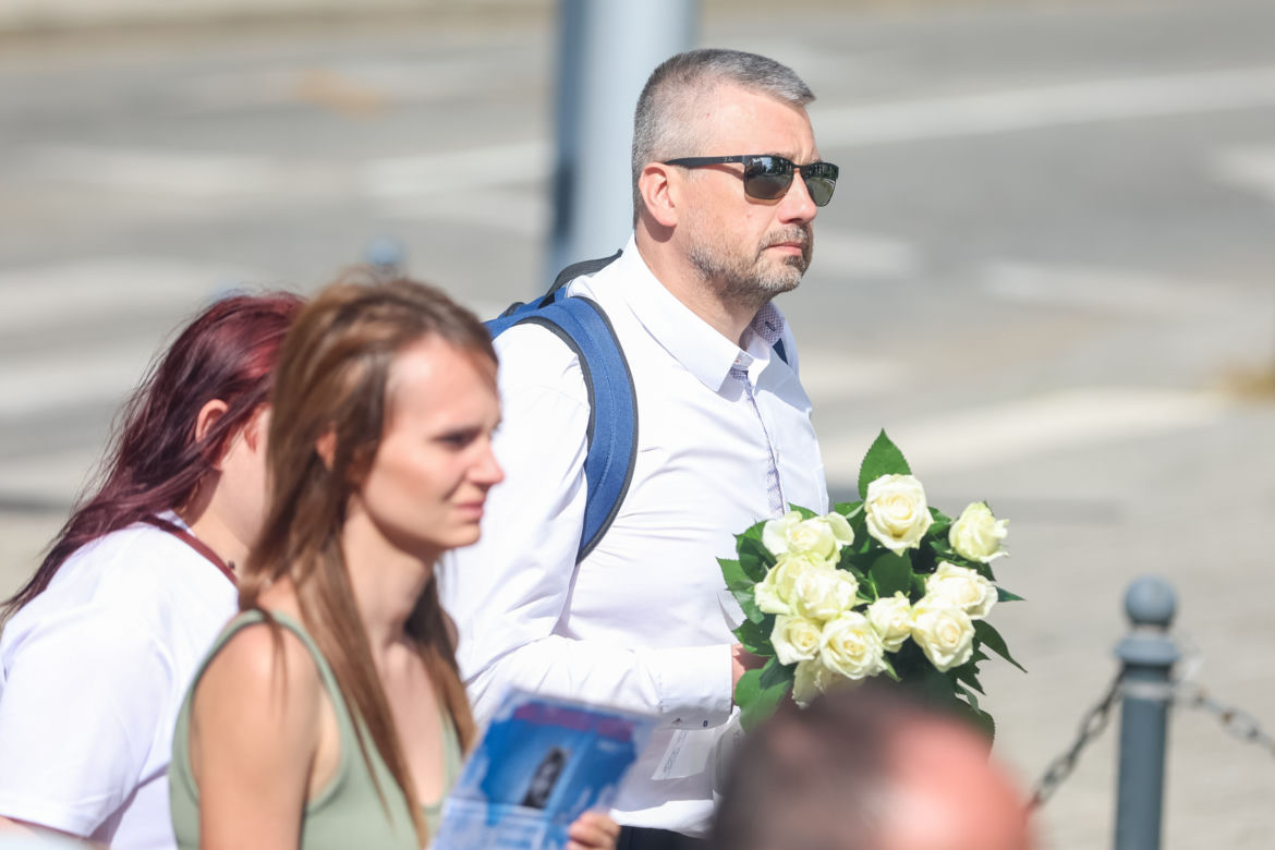 Biały Marsz dla Kamilka. Mieszkańcy Częstochowy przynieśli białe róże