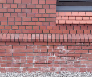 Murowanie z cegły klinkierowej - jak uniknąć błędów?