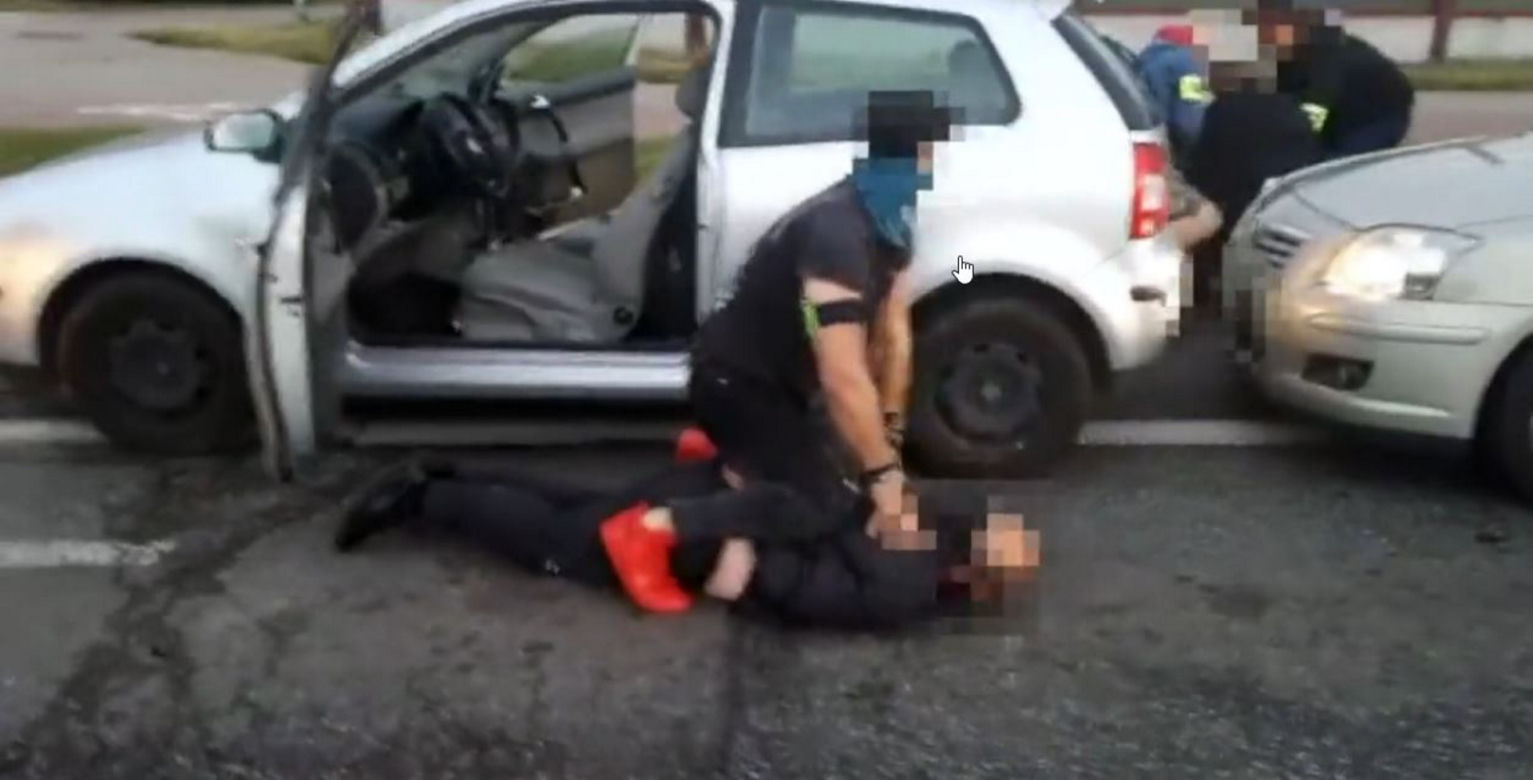 Policjanci grupy działającej w ramach wydziału dw. z przestępczością samochodową  zatrzymali dwóch obywateli Gruzji do kradzieży auta