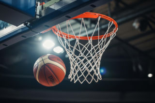 Ekstraklasa koszykarzy: Dziki Warszawa pokonują Arkę. Co zadecydowało o dominacji gospodarzy?