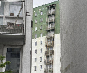 Krzywe balkony przy ul. G. Zapolskiej 42 w Krakowie