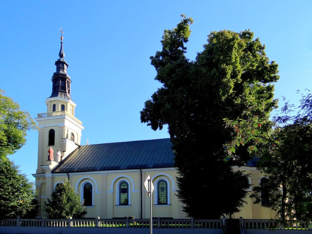 To najmłodsze miasto w województwie łódzkim. Zachwyca najpiękniejszym rynkiem w regionie